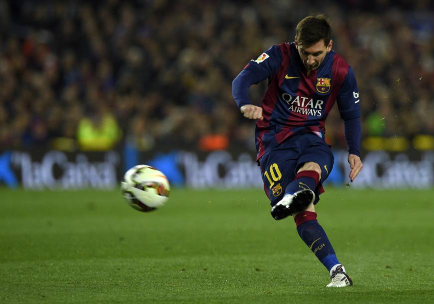 Un tiro di Messi che sfiora il terzo gol per il Barcellona (Afp)